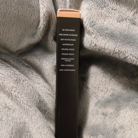 bareMinerals 16-hour Full Coverage Co - Picture 3 of 9